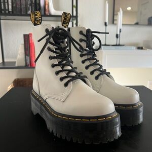 Dr. Martens - Jadon White Smooth Leather Platforms